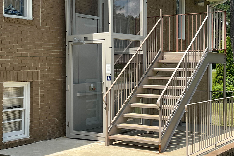 AmeriGlide - Hercules 750 Enclosed Vertical Platform Lift